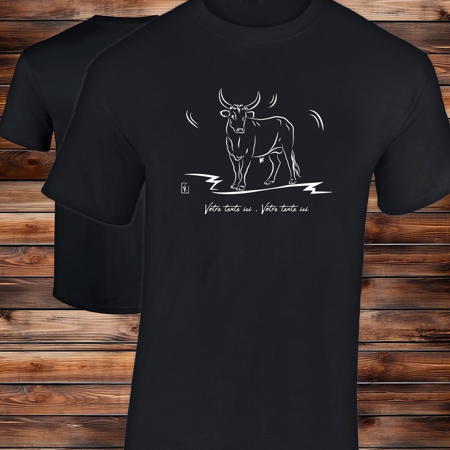 Taureau de Camargue, Graphisme sur T-shirt noir homme à personnaliser avec un texte. Création Virginie Linard ©.