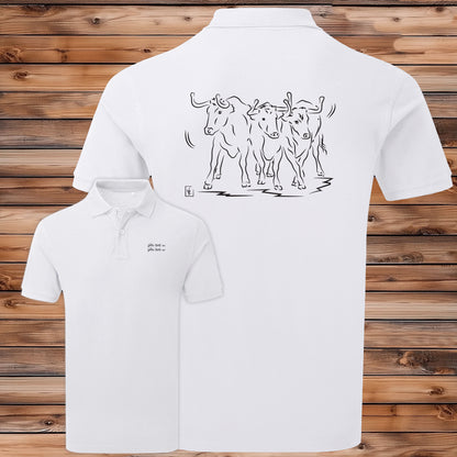 Taureaux, vachettes , course camarguaise , féria, bodega , Camargue, graphisme sur polo blanc homme à personnaliser avec du texte. Création Virginie Linard ©.