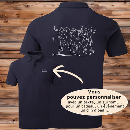 Taureaux, vachettes , course camarguaise , féria, bodega , Camargue, graphisme sur polo bleu homme à personnaliser avec du texte. Création Virginie Linard ©.
