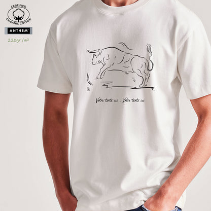 Taureau Corrida Tauromachie, graphisme sur t-shirt bio épais 220g blanc unisexe, à personnaliser avec un texte. Création Virginie Linard ©.