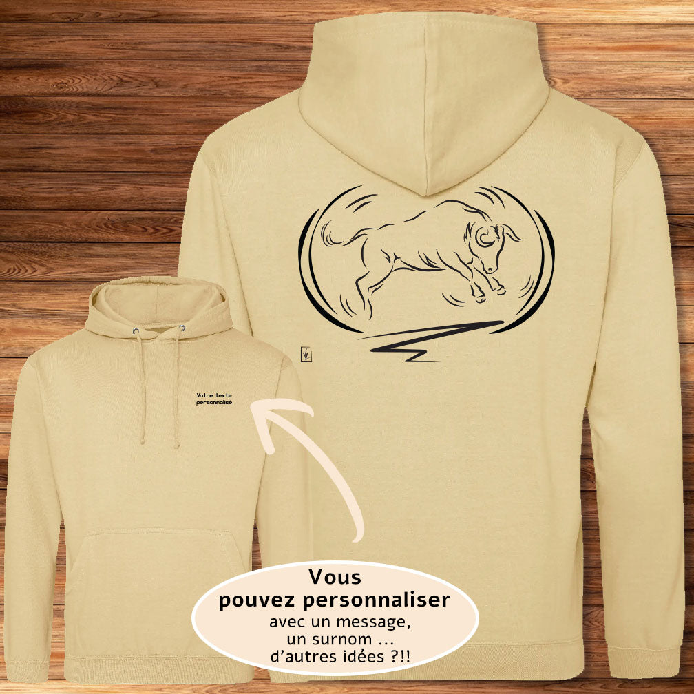 Taureau Corrida Tauromachie Camargue, graphisme sur sweat-shirt beige à personnaliser avec du texte. Création Virginie Linard ©.