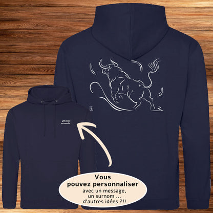 Taureau Corrida Tauromachie de dos, graphisme sur Sweat-shirt à personnaliser avec un texte. Création Virginie Linard ©.