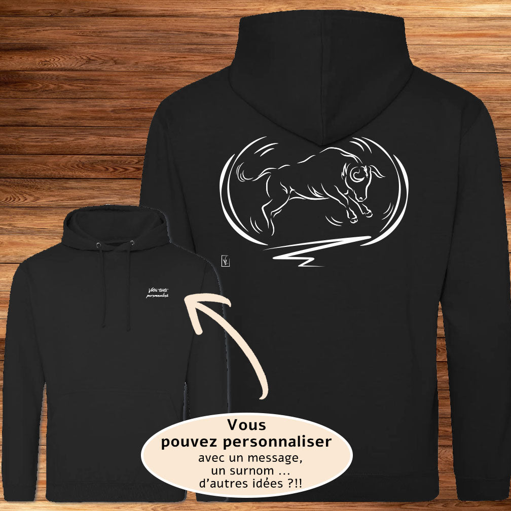 Taureau Corrida Tauromachie Camargue, graphisme sur sweat-shirt noir à personnaliser avec du texte. Création Virginie Linard ©.