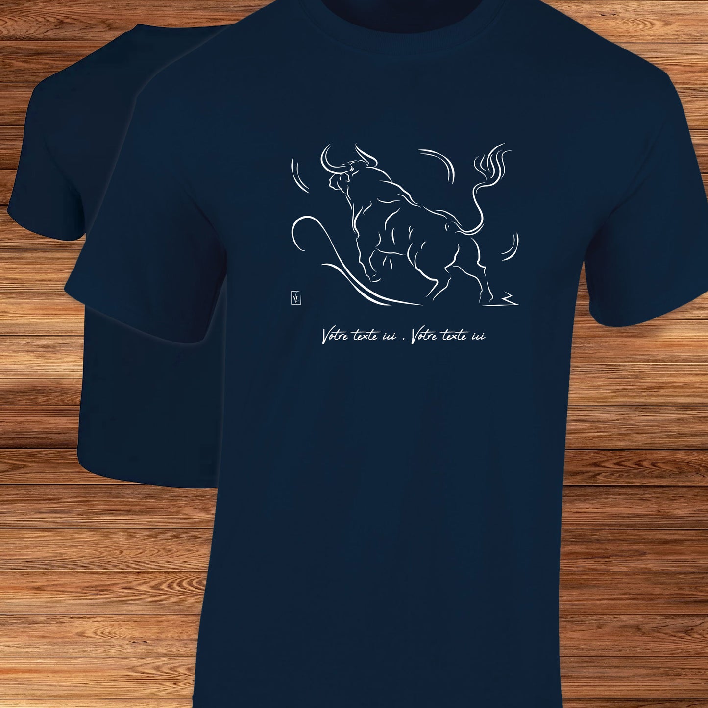 Taureau de Corrida Tauromachie sur T-shirt bleu homme à personnaliser avec un texte. Création Virginie Linard ©.