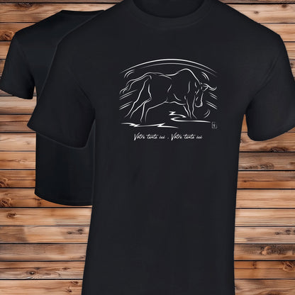 Taureau Espagnol Corrida Tauromachie dans l'Arène, Graphisme sur T-shirt noir homme à personnaliser avec un texte. Création Virginie Linard ©.