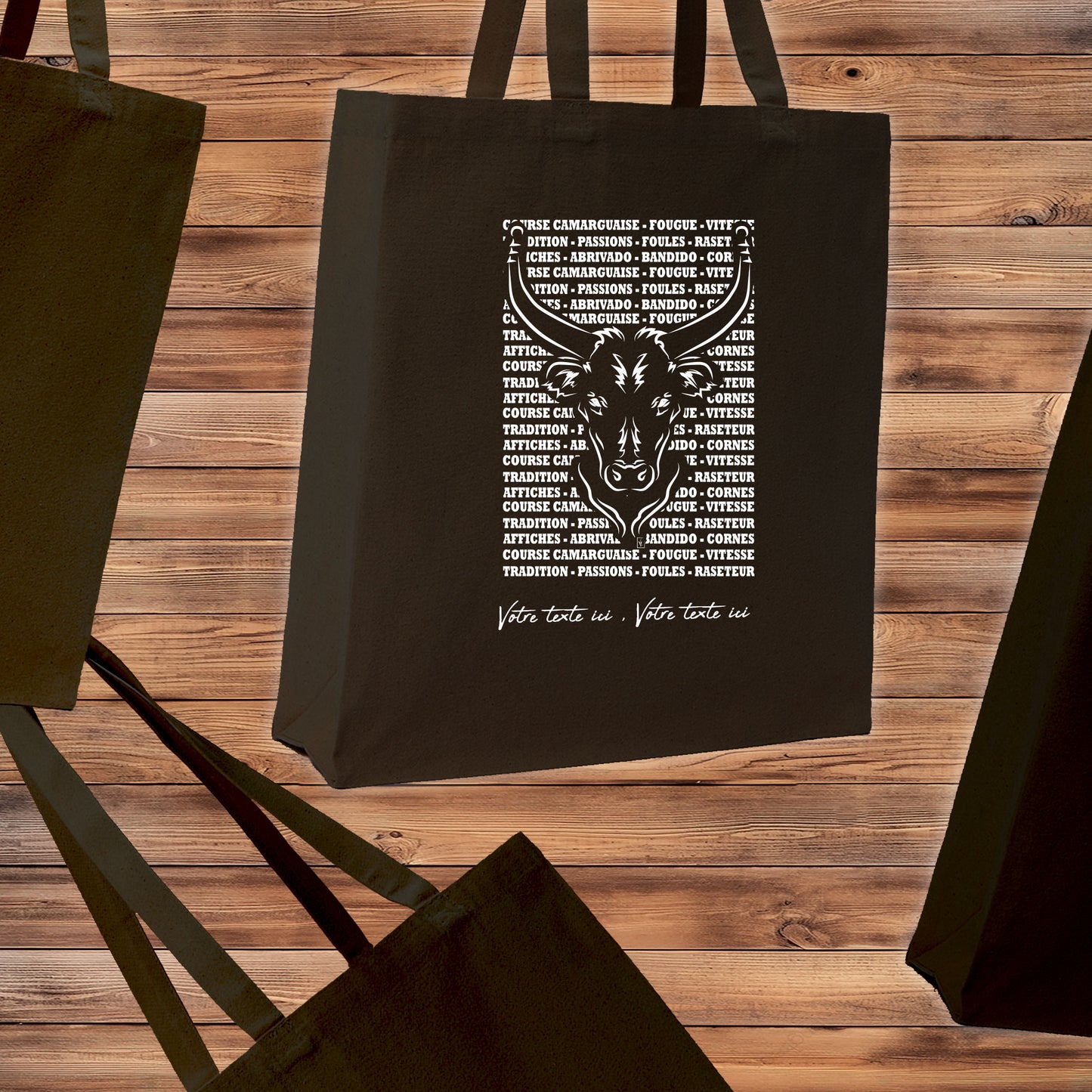 Taureau , course camarguaise , raseteur , Camargue, graphisme sur Sac Tote-bag noir à personnaliser avec du texte. Création Virginie Linard ©.