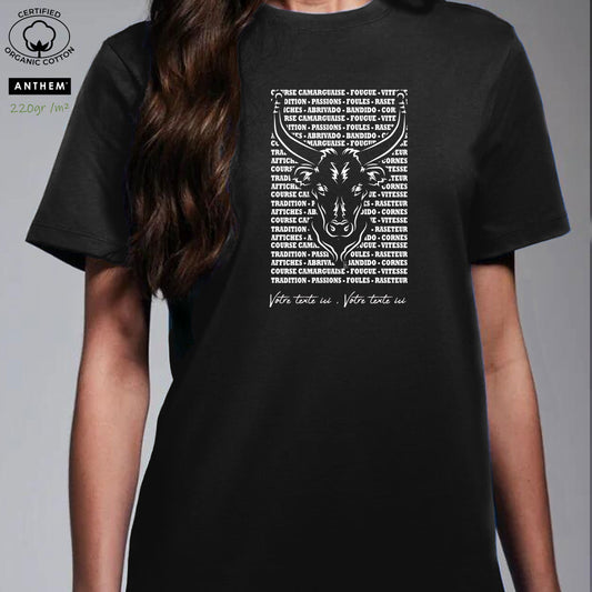 Taureau , course camarguaise , raseteur , Camargue, graphisme sur t-shirt bio noir femme à personnaliser avec du texte. Création Virginie Linard ©.