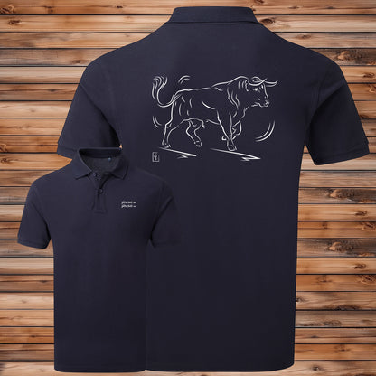 Taureau espagnol de corrida tauromachie , graphisme sur Polo bleu homme à personnaliser avec du texte. Création Virginie Linard ©.