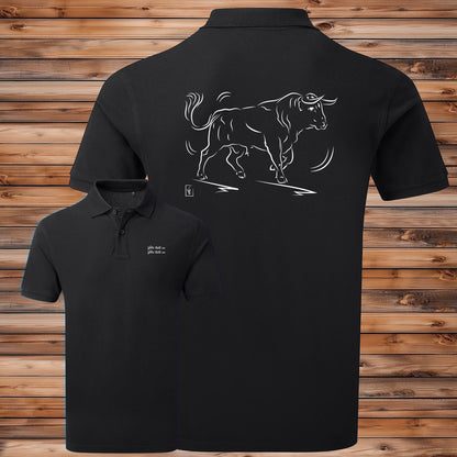 Taureau espagnol de corrida tauromachie , graphisme sur Polo noir homme à personnaliser avec du texte. Création Virginie Linard ©.