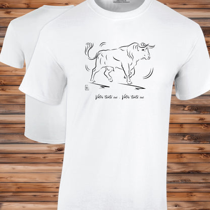 Taureau espagnol corrida tauromachie, graphisme sur t-shirt blanc homme à personnaliser avec un texte. Création Virginie Linard ©.