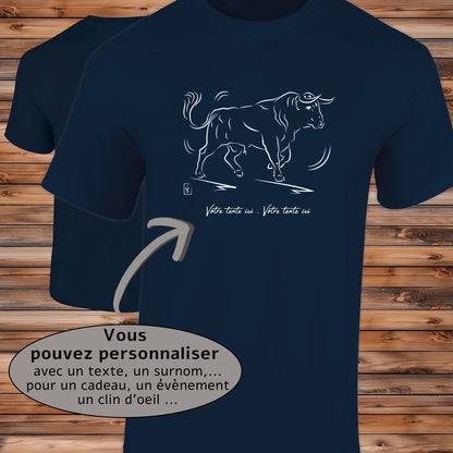Taureau espagnol corrida tauromachie, graphisme sur t-shirt bleu homme à personnaliser avec un texte. Création Virginie Linard ©.