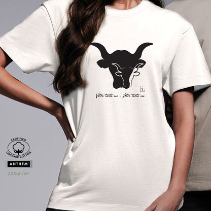 Taureau Camargue Corrida Tauromachie, graphisme sur t-shirt bio épais 220g blanc unisexe, à personnaliser avec un texte. Création Virginie Linard ©.