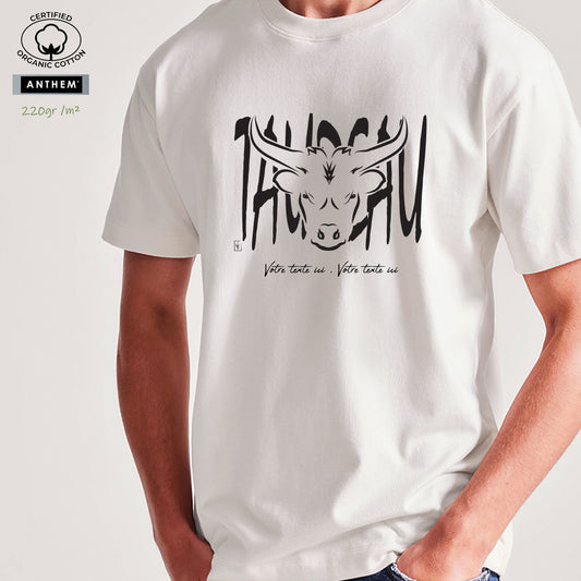 Tête de Taureau Corrida Tauromachie Course Camarguaise, Graphisme sur T-shirt biologique épais 220g blanc à personnaliser avec un texte. Création Virginie Linard ©.
