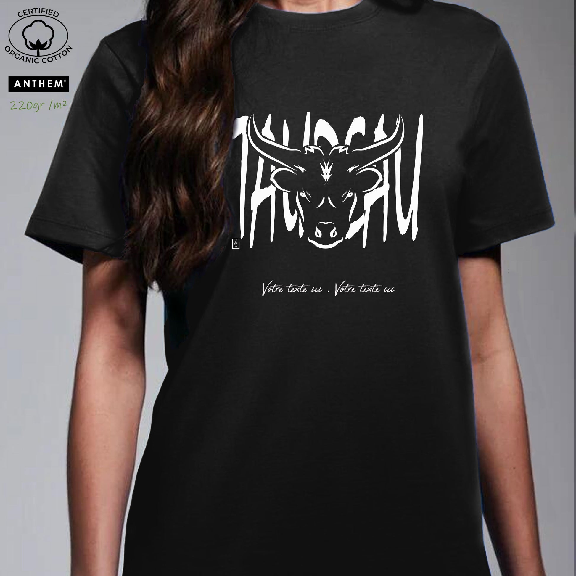 Tête de Taureau Corrida Tauromachie Course Camarguaise, Graphisme sur T-shirt biologique épais 220g noir à personnaliser avec un texte. Création Virginie Linard ©.