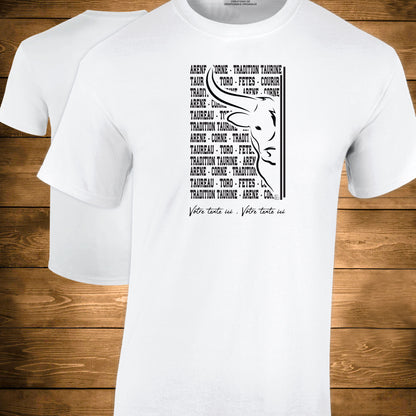 Graphisme taureau , tradition taurine, à personnaliser avec un texte, sur T-shirt blanc homme. Création Virginie Linard ©.