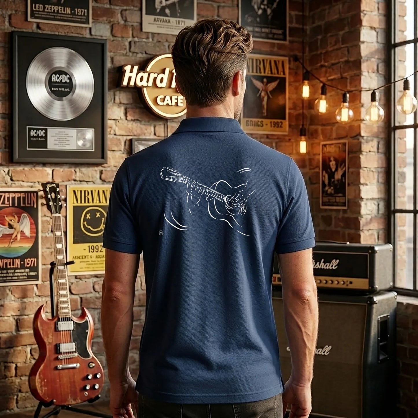 Polo Guitariste homme bleu personnalisé (texte/prénom). Idée cadeau musicien, dessin "Mélodie" au dos.