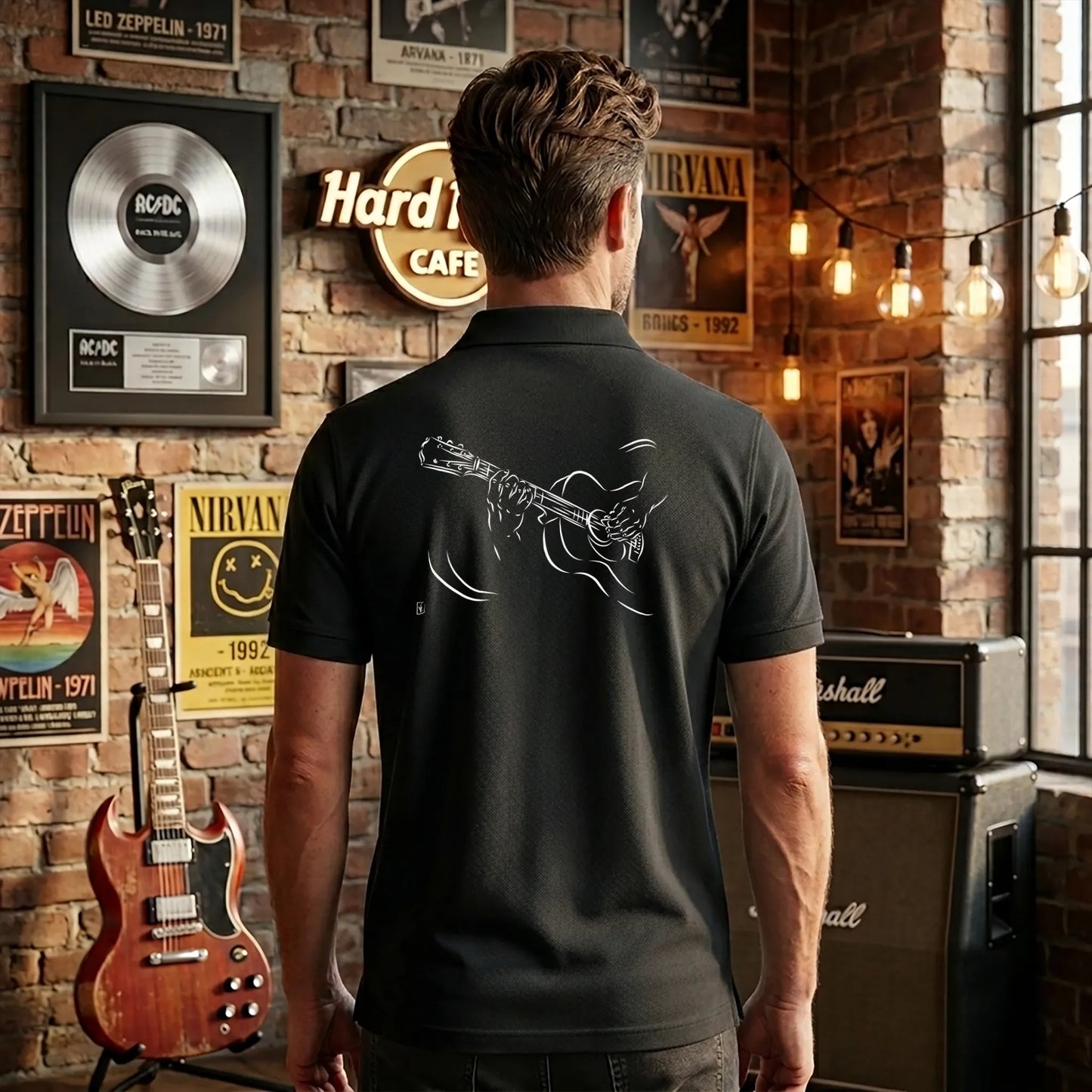 Polo Guitariste homme noir personnalisé (texte/prénom). Idée cadeau musicien, dessin "Mélodie" au dos.
