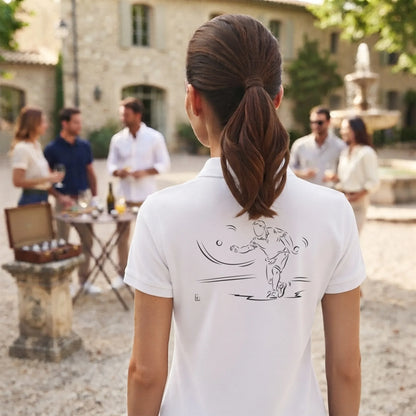 Polo Pétanque femme blanc à personnaliser avec un texte, un prénom, surnom. Idée cadeau joueuse de pétanque, dessin "Focus" au dos.