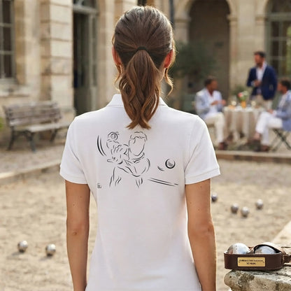 Polo Pétanque femme blanc à personnaliser avec un texte, un prénom, surnom. Idée cadeau joueuse de pétanque, dessin "Rigueur" au dos.