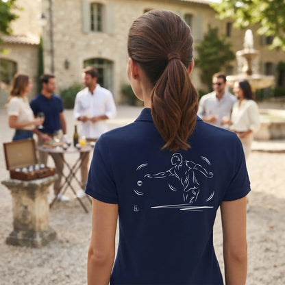 Polo Pétanque femme bleu navy à personnaliser avec un texte, un prénom, surnom. Idée cadeau joueuse de pétanque, dessin "13 à 0" au dos.