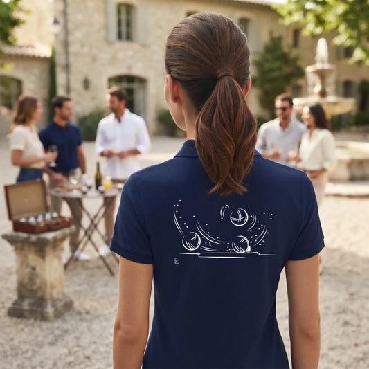 Polo Pétanque femme bleu navy à personnaliser avec un texte, un prénom, surnom. Idée cadeau joueuse de pétanque, dessin "Choc" au dos.