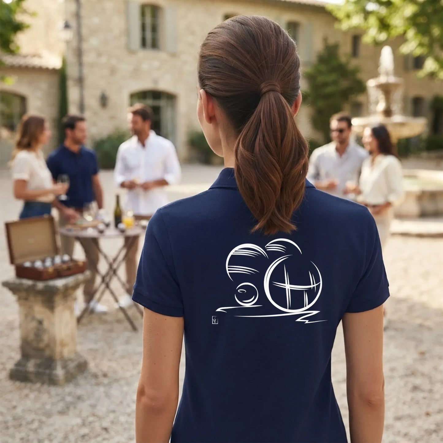 Polo Pétanque femme bleu navy à personnaliser avec un texte, un prénom, surnom. Idée cadeau joueuse de pétanque, dessin "Loisirs" au dos.