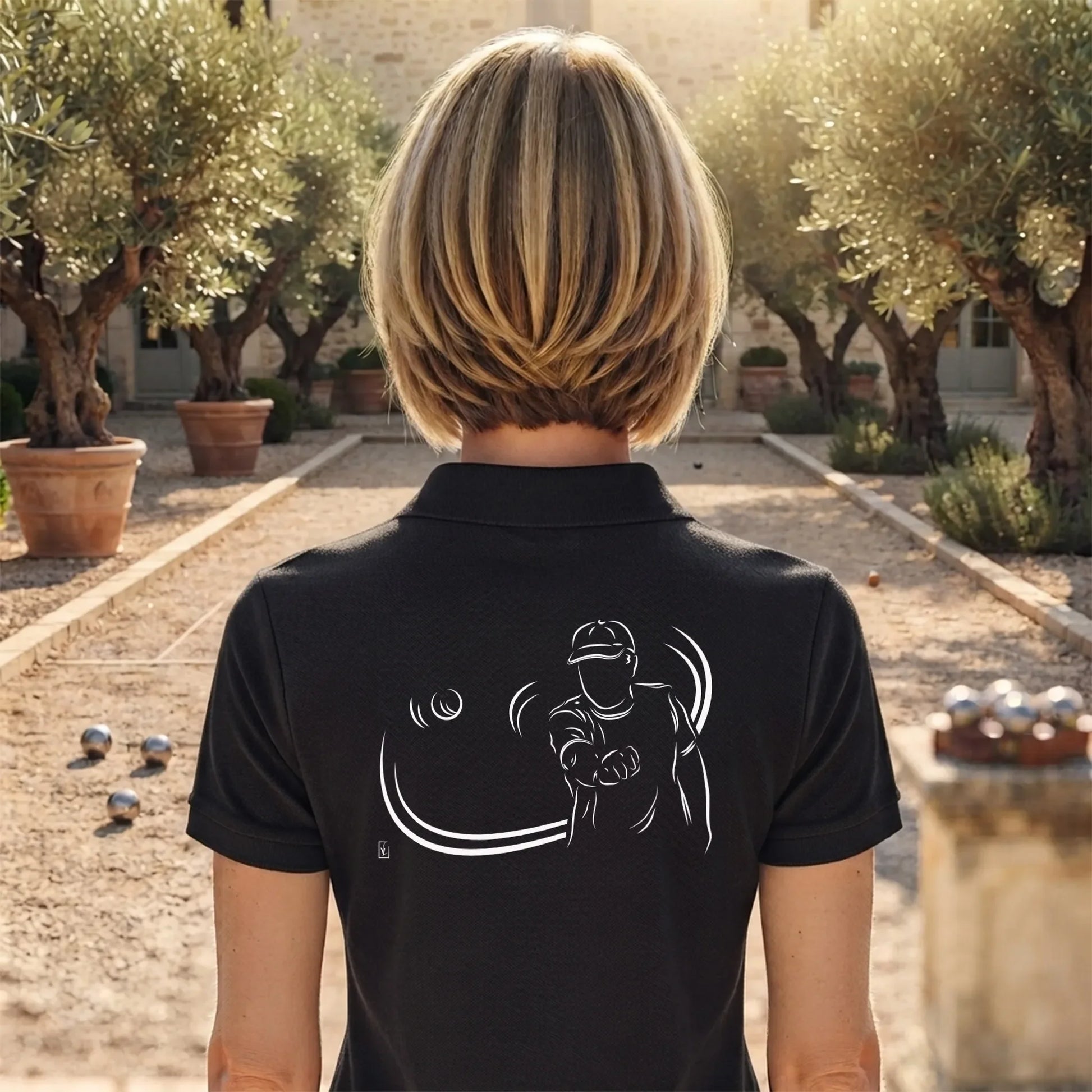 Polo Pétanque femme noir à personnaliser (texte/prénom). Idée cadeau joueuse de pétanque, dessin "Carreau" au dos.