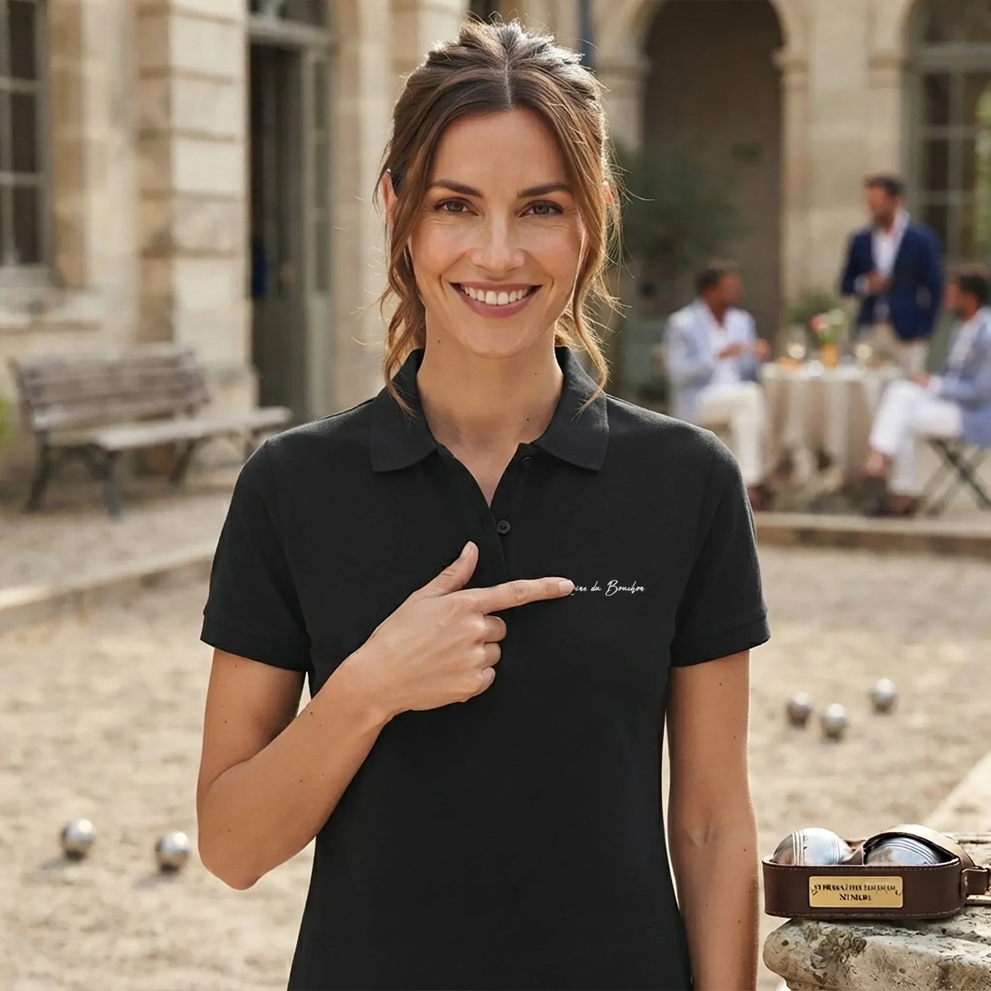 Polo Pétanque femme à personnaliser avec un texte, un prénom, surnom. Idée cadeau joueuse de pétanque, dessin "Tir" au dos.