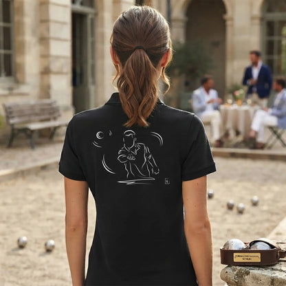 Polo Pétanque femme noir à personnaliser avec un texte, un prénom, surnom. Idée cadeau joueuse de pétanque, dessin "Tir" au dos.