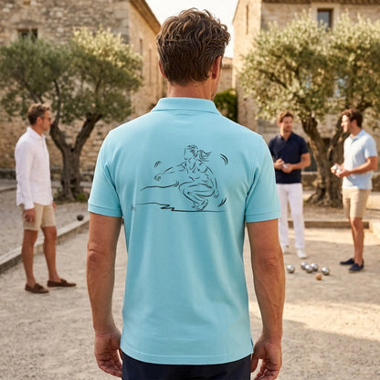 Polo pétanque homme océan personnalisé (texte/prénom/Club). Idée cadeau pétanqueur, dessin "Au Féminin" au dos.