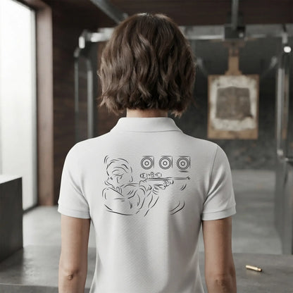 Polo Tir Sportif femme blanc personnalisé (texte/prénom). Idée cadeau tireuse Carabinier Pistolier, dessin "Visée" au dos.