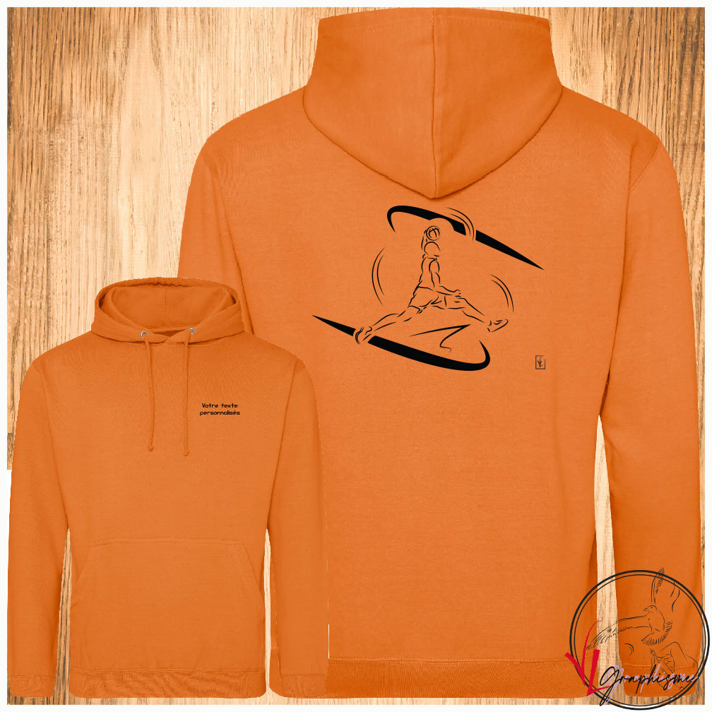 Basket sport smash sur Sweat couleur orange à personnaliser avec un texte côté cœur Graphisme Virginie Linard ©