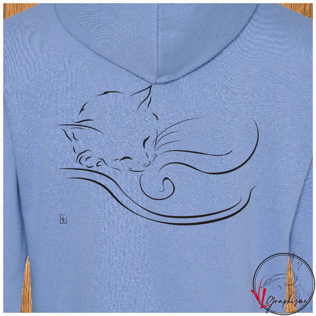 Graphisme d'un chat endormi adorable sur Sweat Bleu clair à personnaliser avec un texte côté coeu