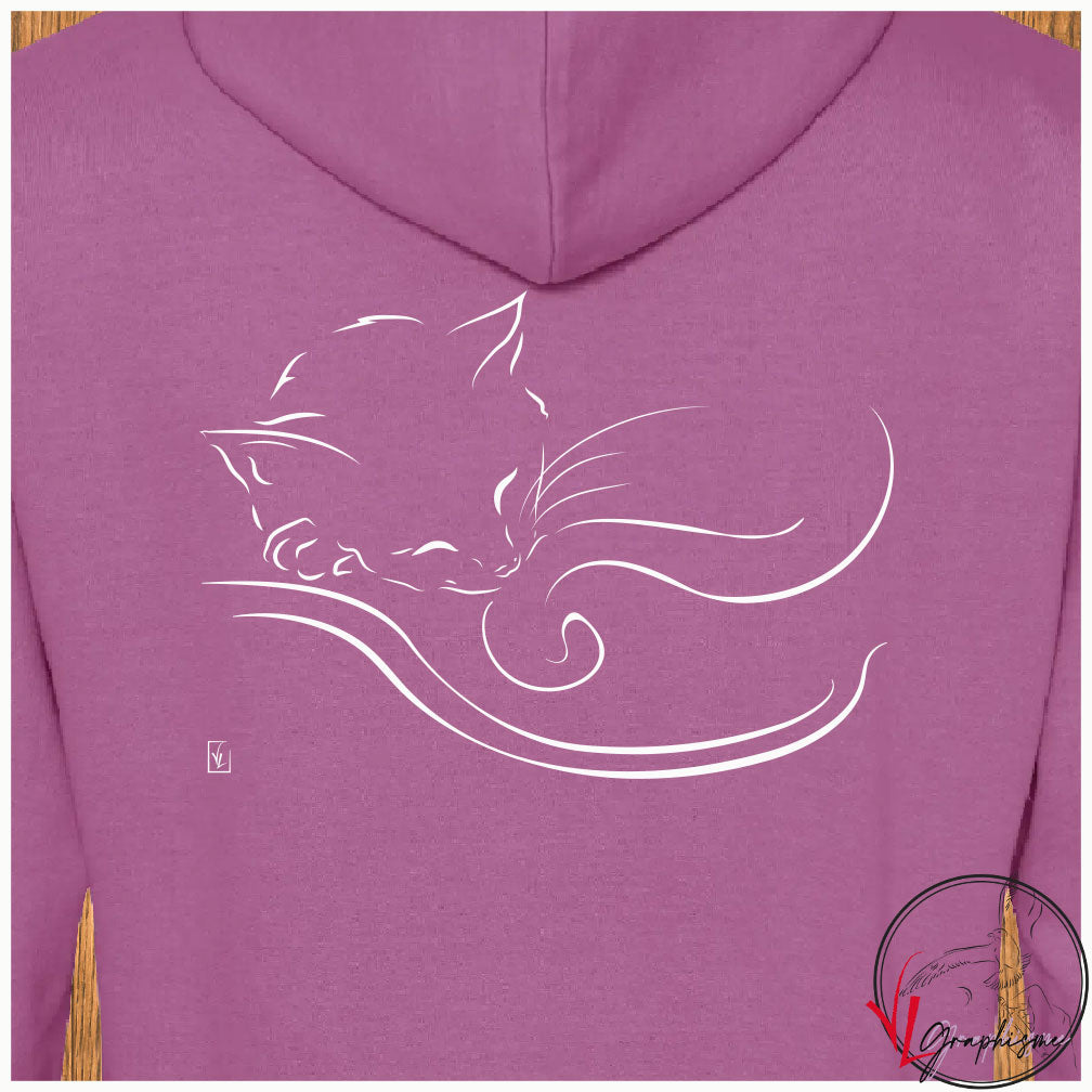 Graphisme d'un chat endormi adorable sur Sweat Rose violet à personnaliser avec un texte côté coeur