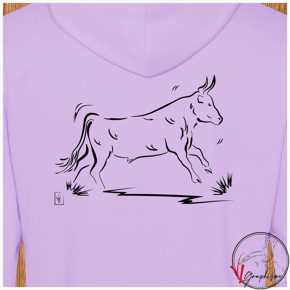 Taureau de Camargue Vachette , graphisme sur Sweat-shirt lavande à personnaliser avec du texte. Création Virginie Linard ©.