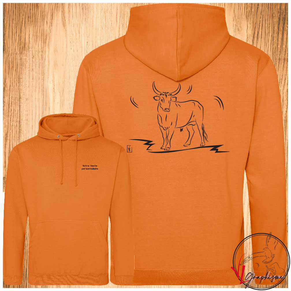 Taureau Vachette Camargue, Graphisme sur Sweat-shirt à personnaliser avec un texte. Création Virginie Linard ©.